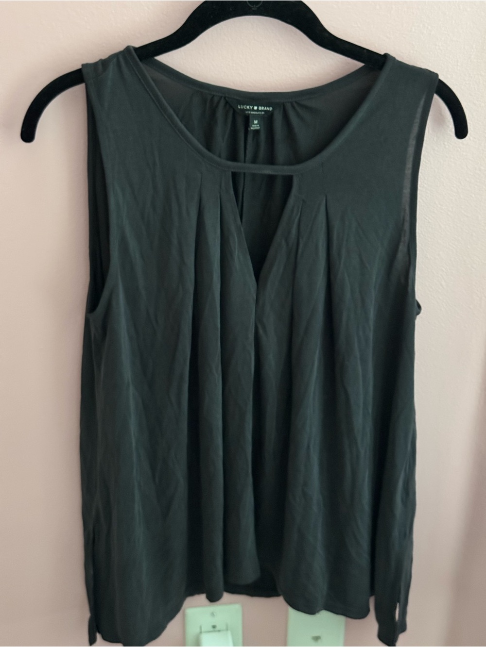 Lucky Brand Dark Green Pleated Keyhole Sleeveless Camisole